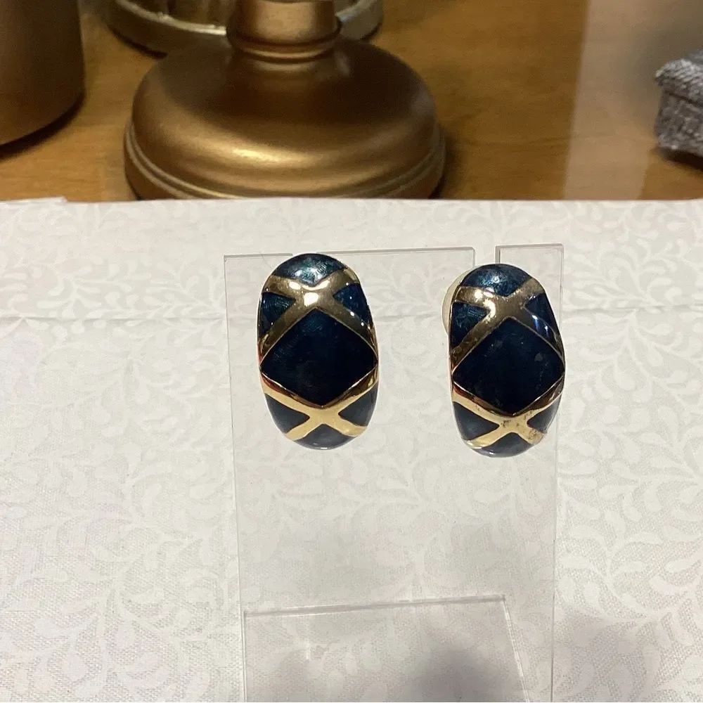 Goldtone Cross-Hatch Navy/Peacock Post Earrings
